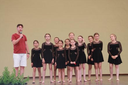 Uczestnicy pokazów tanecznych